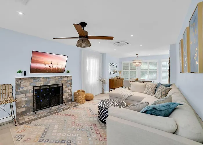 Luxurious House Two Blocks From The Beach. Clearwater Beach
