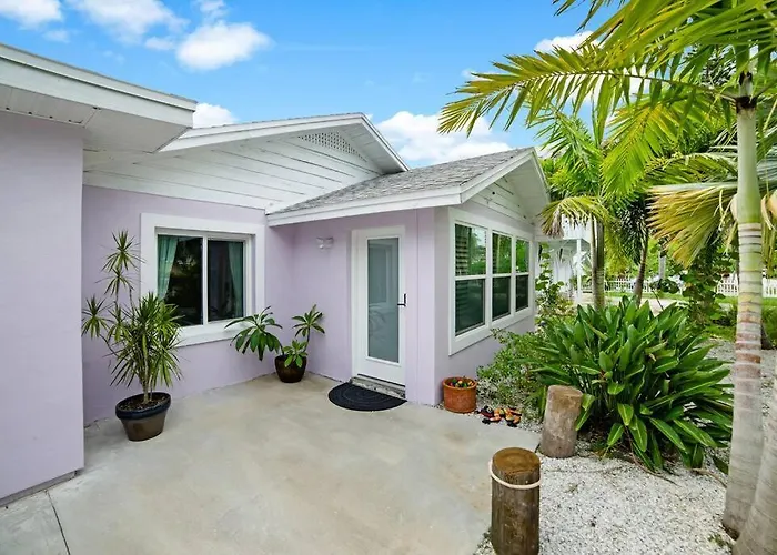 Holiday home Luxurious House Two Blocks From The Beach. Clearwater Beach