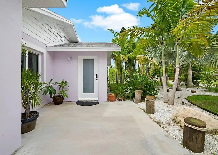 Holiday home Luxurious House Two Blocks From The Beach. Clearwater Beach