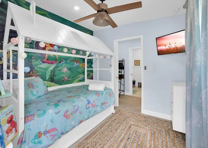 Luxurious House Two Blocks From The Beach. Holiday home Clearwater Beach