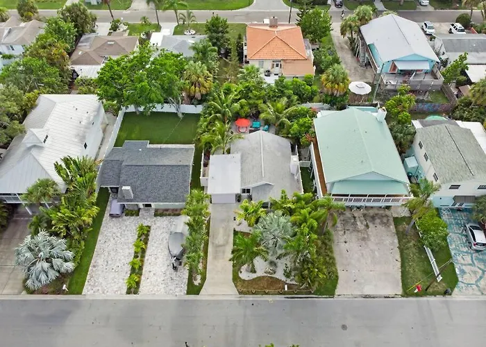 Luxurious House Two Blocks From The Beach. Holiday home *