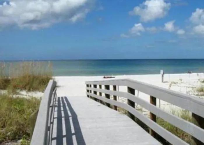 Luxurious House Two Blocks From The Beach. Clearwater Beach