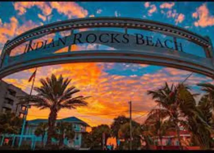 Luxurious House Two Blocks From The Beach. Holiday home