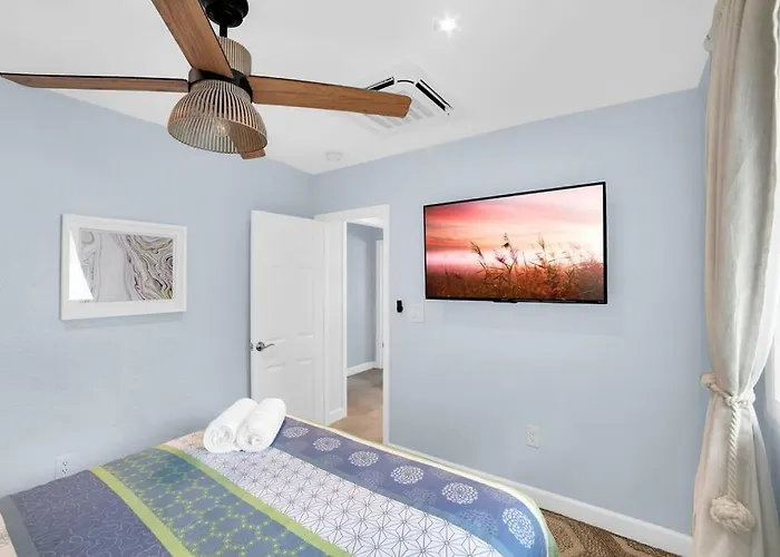 Holiday home Luxurious House Two Blocks From The Beach. Clearwater Beach