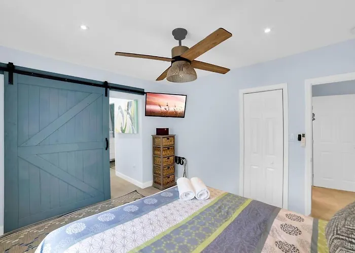 Luxurious House Two Blocks From The Beach. Holiday home