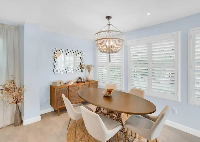 Holiday home Luxurious House Two Blocks From The Beach. Clearwater Beach