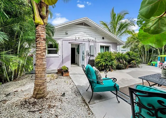 Luxurious House Two Blocks From The Beach. Holiday home Clearwater Beach