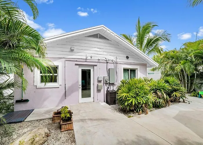 Luxurious House Two Blocks From The Beach. Holiday home Clearwater Beach