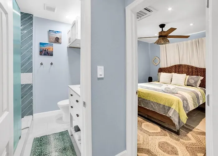 Holiday home Luxurious House Two Blocks From The Beach. *
