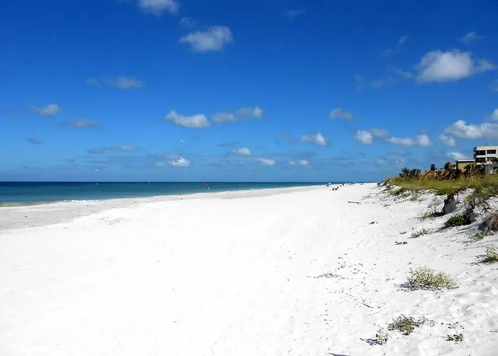 Luxurious House Two Blocks From The Beach. Holiday home